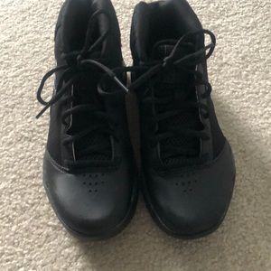 Boys Under Armor basketball shoes, size 5.5y
